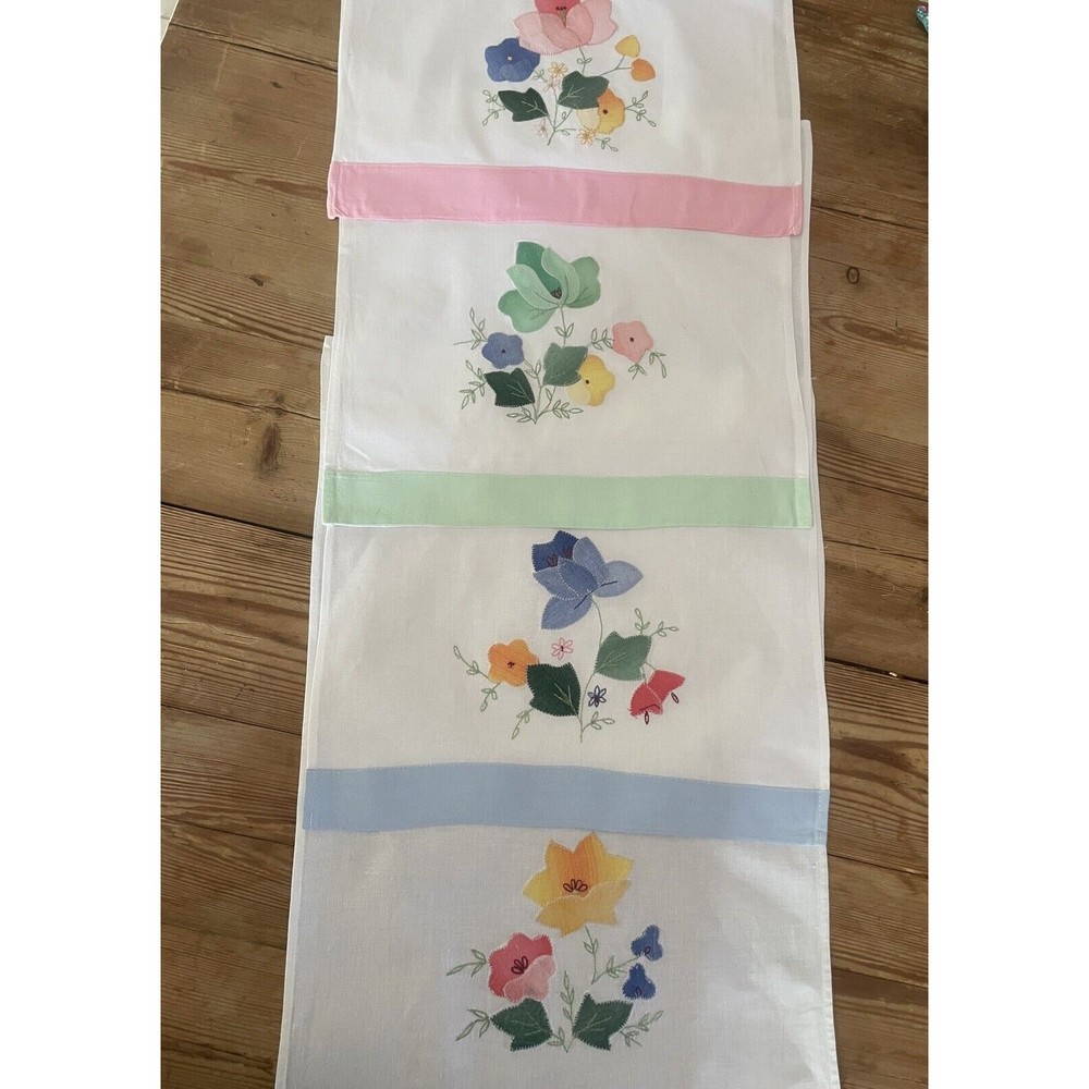 New Tea Fingertip Guests Towels Floral Applique Embroidery 2 Sets of 4 Available